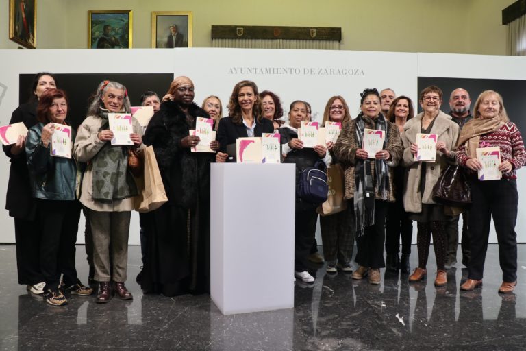 El Ayuntamiento felicitará la Navidad con 700 postales artesanales de mujeres del Albergue Municipal