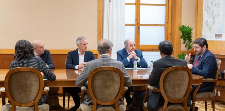 Nolasco destaca la importancia de colaborar con con las Cámaras de Comercio