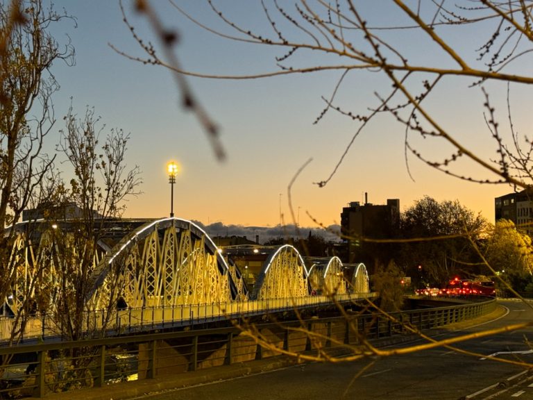 La modificación de las luminarias del Puente de Hierro reduce un 80% el consumo eléctrico