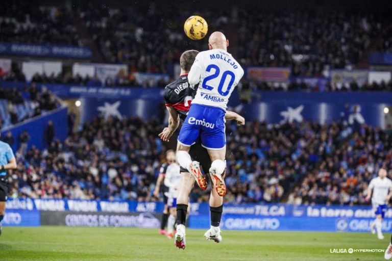 El Real Zaragoza se estrella contra un Cartagena que jugó 45 minutos con uno menos (1-2)