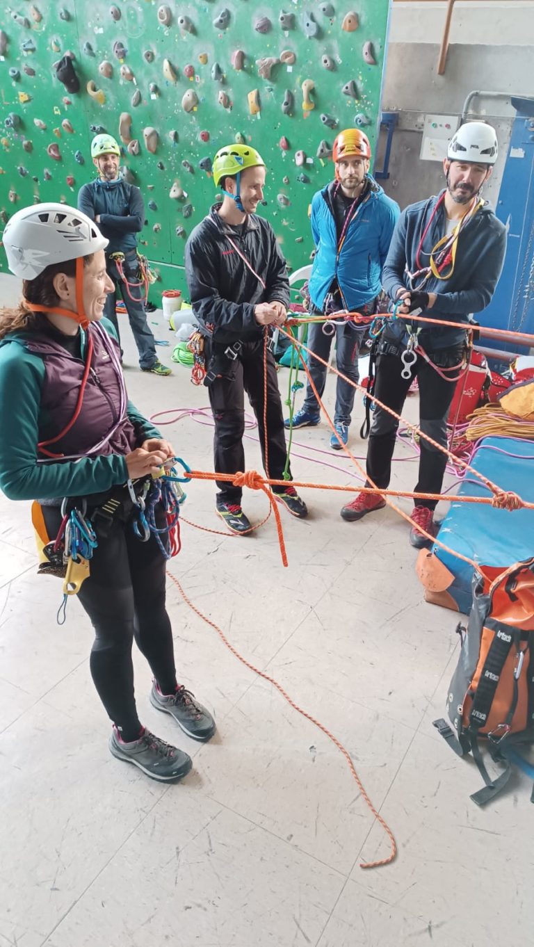 14 cursos de formación para monitores y mejoras técnicas por parte de la Escuela Aragonesa de Montañismo