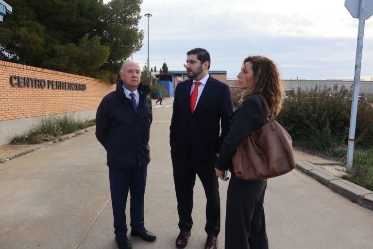 Nolasco invita a Marlaska a pasar un día en la prisión de Zuera