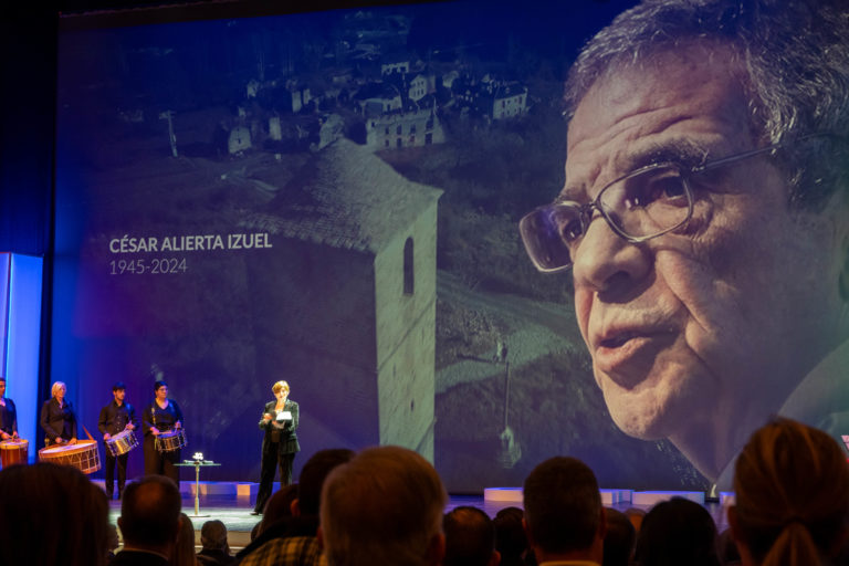 Sentido homenaje a César Alierta en Zaragoza