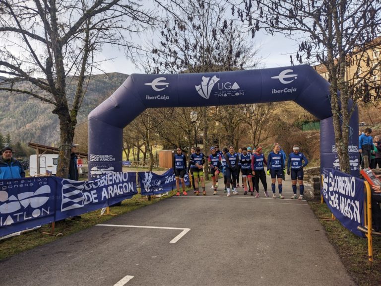 Enara Oronoz y Pello Osoro ganan el Campeonato de España de Triatlón de Invierno en Ansó