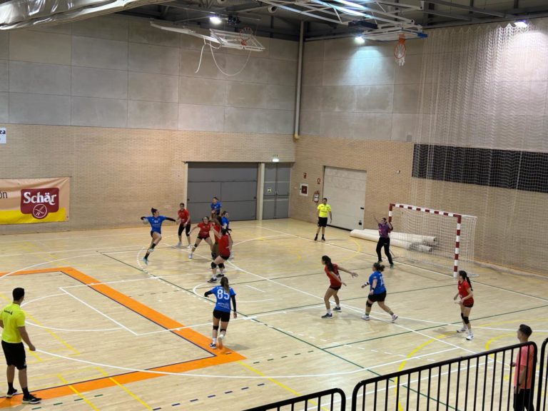 El Schär Colores Zaragoza se reencuentra con la victoria ante Grupo Kursaal Basauri (32-27)