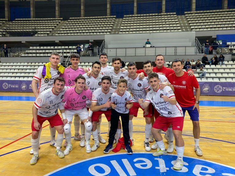 El Full Energía Zaragoza se mantiene en ‘playoff’ tras su victoria al Playas de Castellón (3-6)