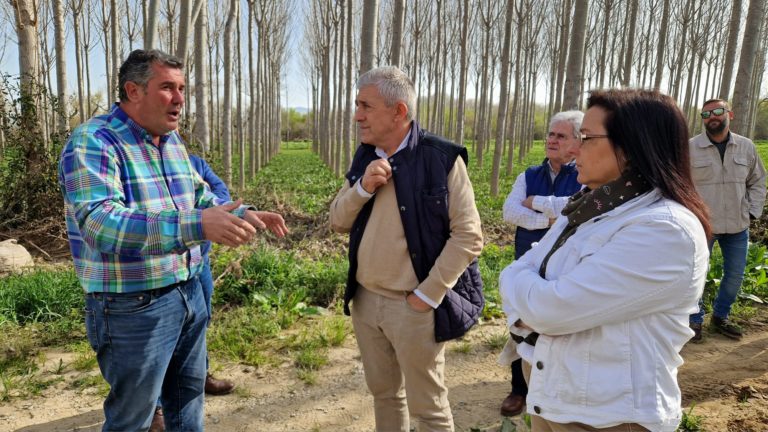 El consejero Samper visita las zonas afectadas por las últimas crecidas del Ebro