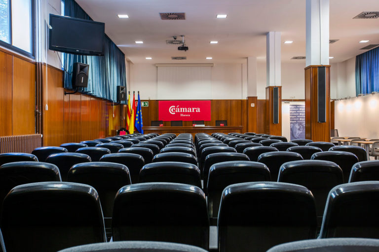 Jorge Azcón asiste al 125º Aniversario de la Cámara de Comercio en Huesca