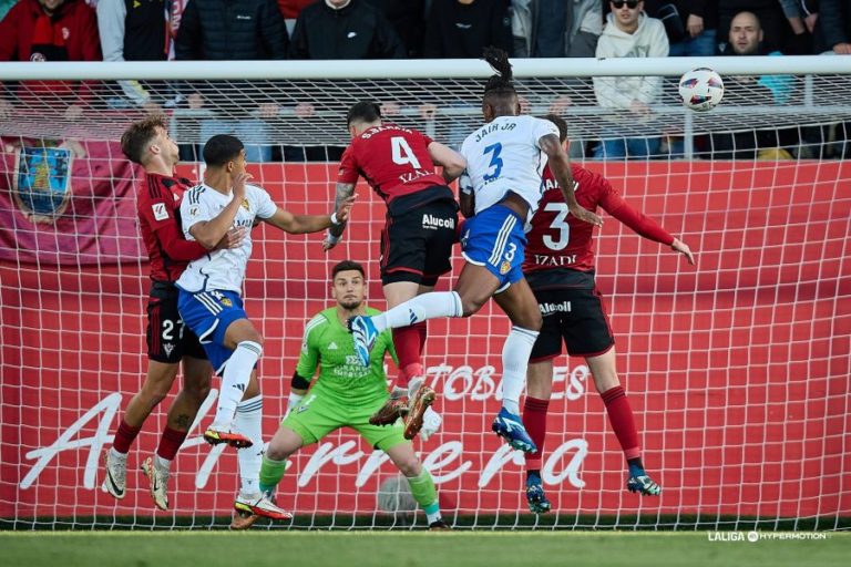 Un Real Zaragoza inofensivo alarga a siete su racha de partidos sin vencer (0-0)