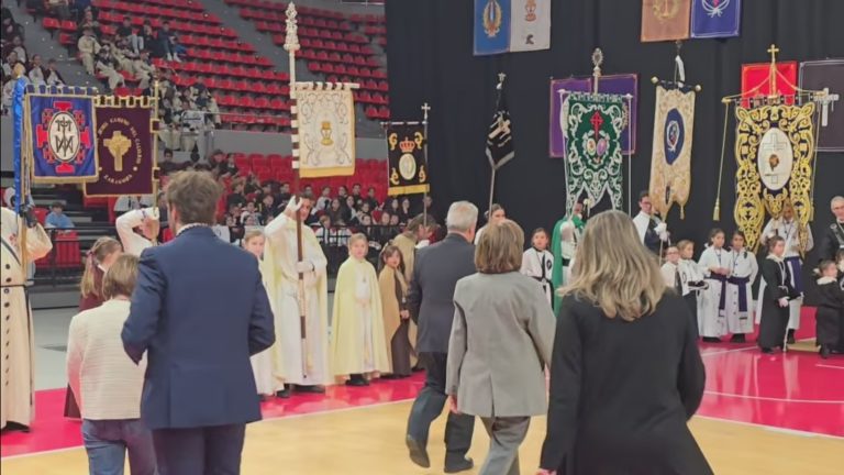 La celebración de la Exaltación del Tambor infantil reúne a miles de personas en Zaragoza