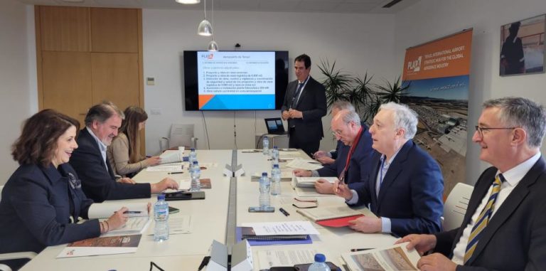 El aeropuerto de Teruel ampliará la superficie aeroespacial y aspira a una nueva instalación para reciclado de aviones