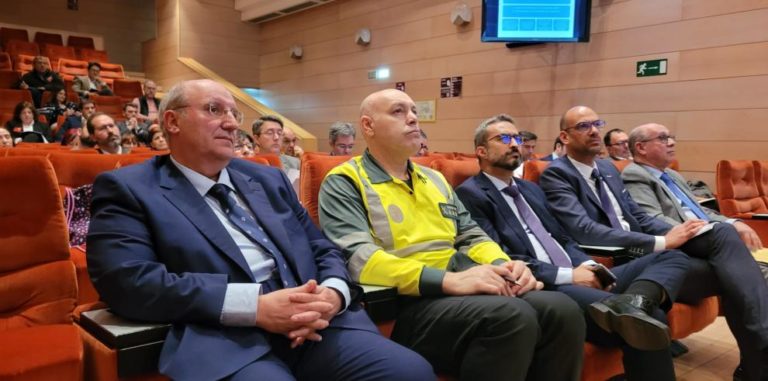 Faltan más de 1.000 camioneros en Aragón, la DGA propone agilizar los trámites para que los conductores obtengan el certificado profesional