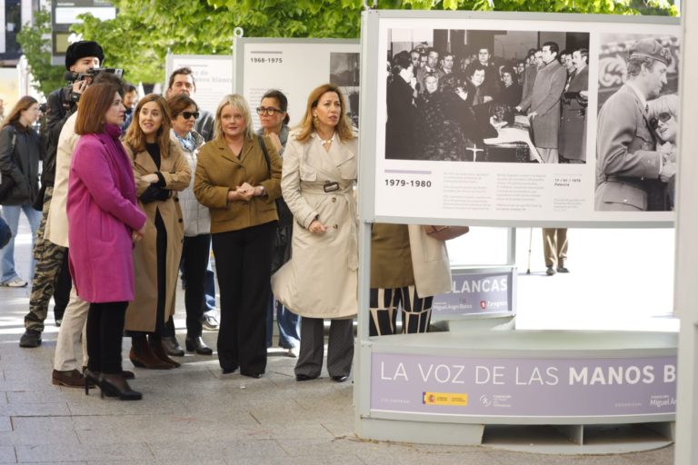 La nueva exposición “La Voz de las Manos Blancas” en homenaje a las victimas de ETA, ya está en Independencia