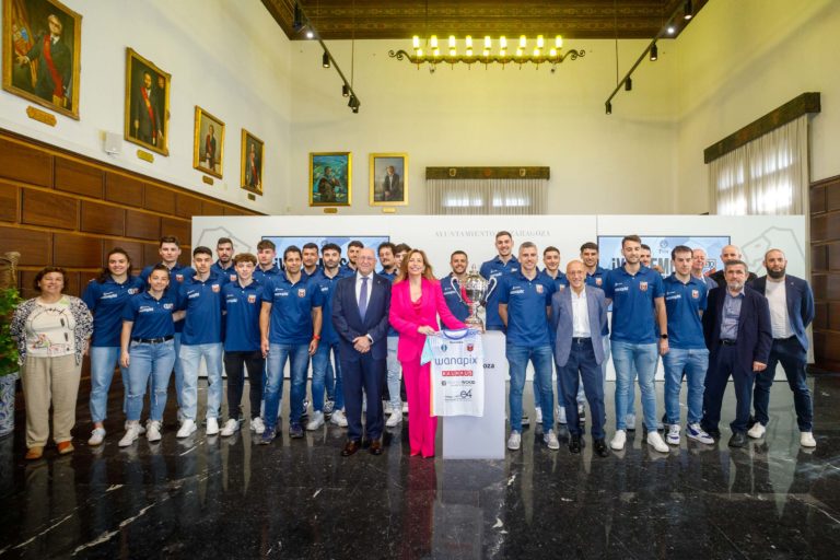 El Ayuntamiento de Zaragoza recibe al Wanapix Sala 10 tras su ascenso a Primera