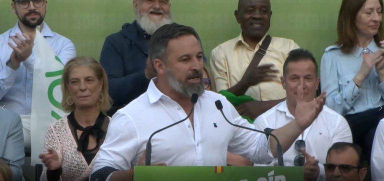 Abascal en Zaragoza: «Sánchez es como una garrapata: enganchado al poder»