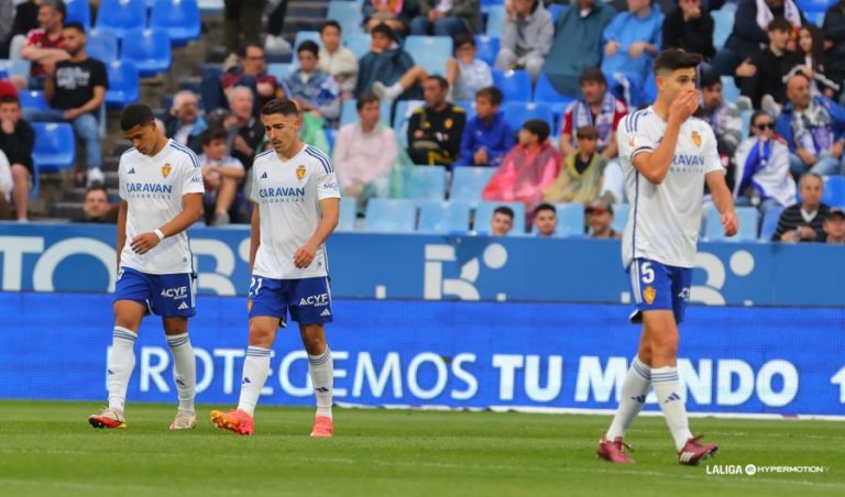 Chaparrón en La Romareda con un Real Zaragoza que frena su racha de puntuación ante el Burgos (1-3)