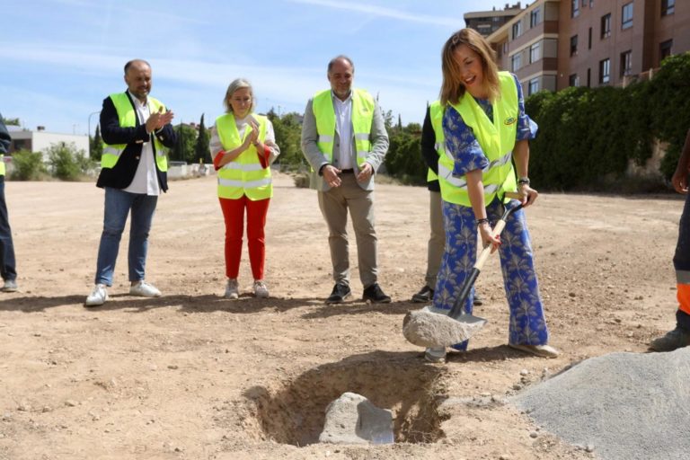 Primera piedra del futuro centro cívico Vía Hispanidad