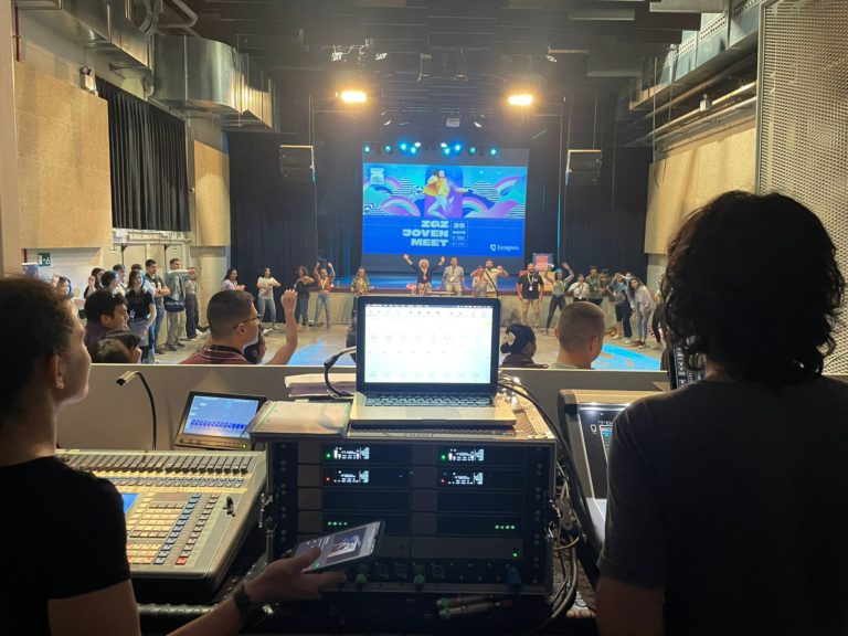 Jóvenes proponen nuevas ideas en el hackatóndel Zaragoza Meet Joven