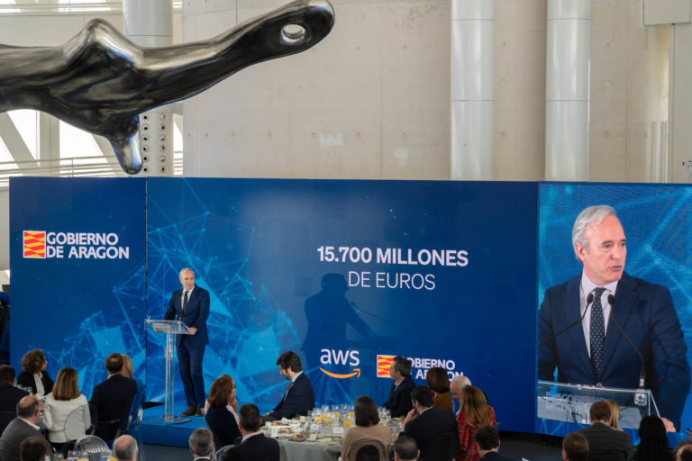 Azcón anuncia 15.700 millones de inversión de Amazon en sus tres centros de datos en Aragón