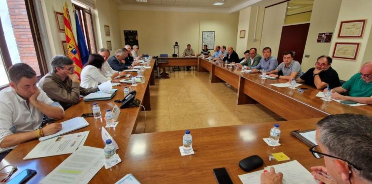 Samper se reúne con las cooperativas agrarias para «buscar las mejores fórmulas» para el reparto de una partida adicional de 6 millones de euros