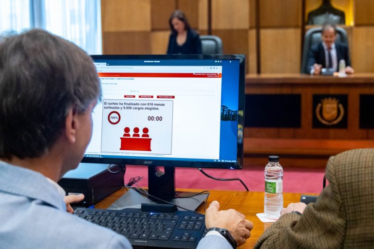 Zaragoza realiza el sorteo de las mesas para las elecciones europeas