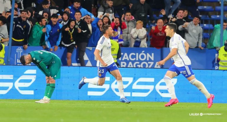 Sergi Enrich devuelve a la vida al Real Zaragoza para seguir luchando por la salvación (2-2)
