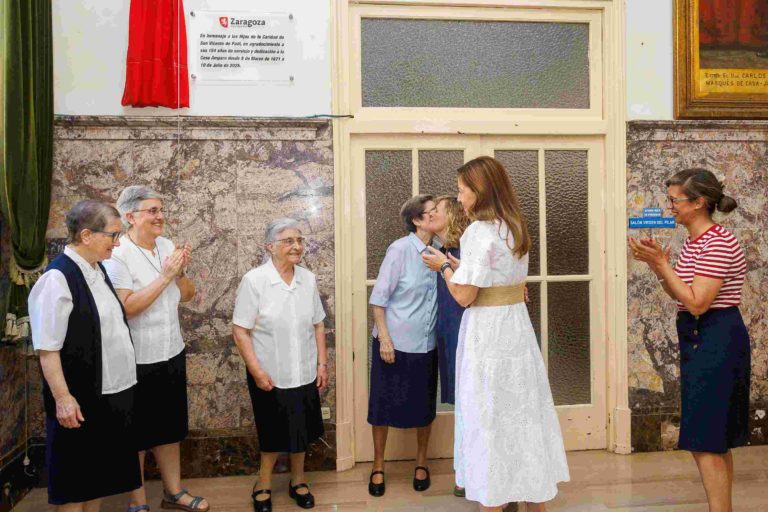 Zaragoza homenajea a las Hijas de la Caridad por sus 154 años de servicio en Casa Amparo