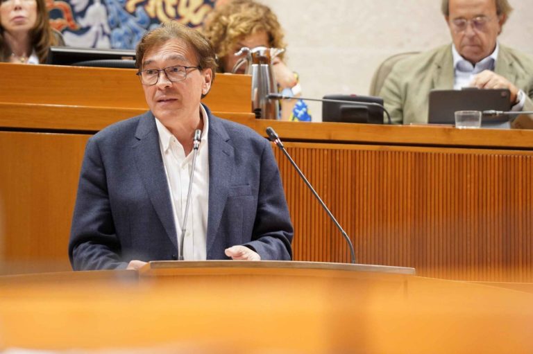 Guitarte critica el centralismo en el debate sobre despoblación en Aragón