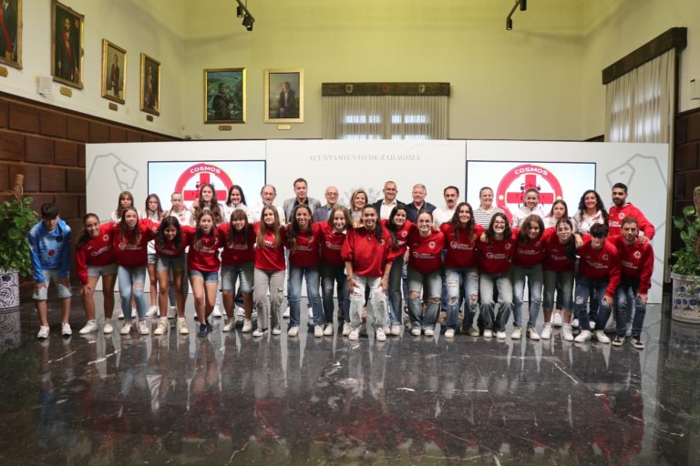 El Cosmos Aragón es recibido por el Ayuntamiento de Zaragoza