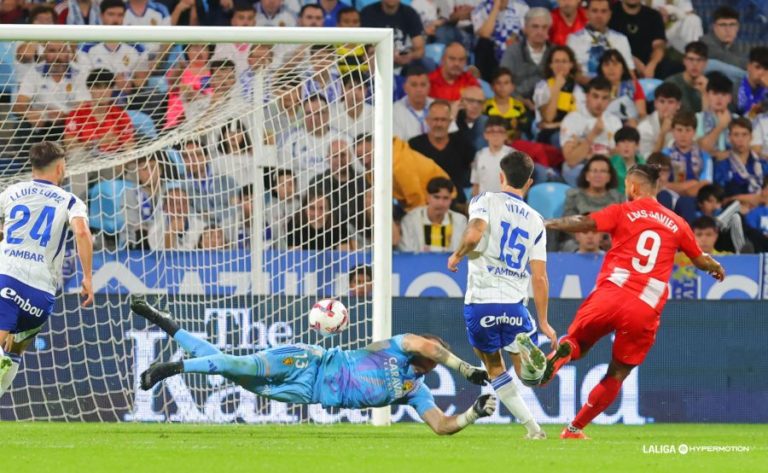 Luis Suárez se convierte en el verdugo de un Real Zaragoza que volvió a caer en La Romareda (1-2)