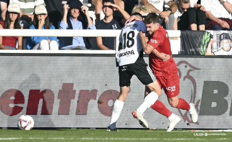 Un gol de Sancris en el último minuto supone la primera derrota del Real Zaragoza (0-1)