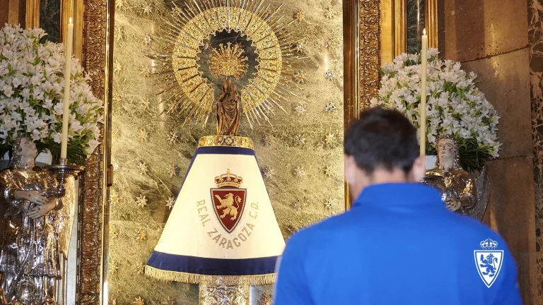 El Real Zaragoza llevará a cabo este miércoles la ofrenda a la Virgen del Pilar