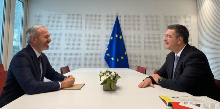 Azcón pide apoyo europeo para el Canfranc y la TCP