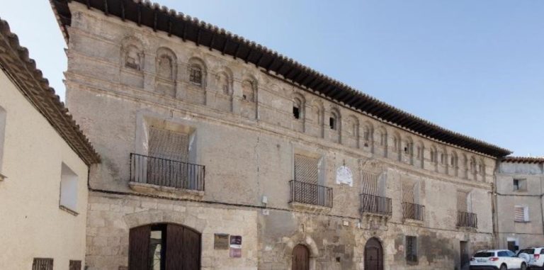 Inician obras de restauración del Palacio de los Barones de Valdeolivos en Fonz con inversión de 1,7 millones