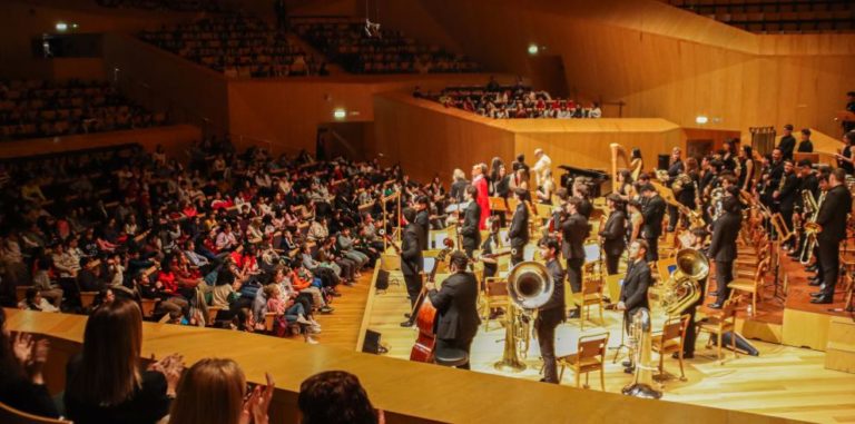 Más de 1.400 alumnos se rinden ante la magia del concierto pedagógico en inglés ‘Richard. The lionheart’