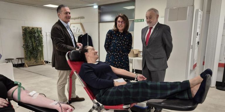 La Plaza del Pilar se convierte en punto para la donación de sangre en Aragón