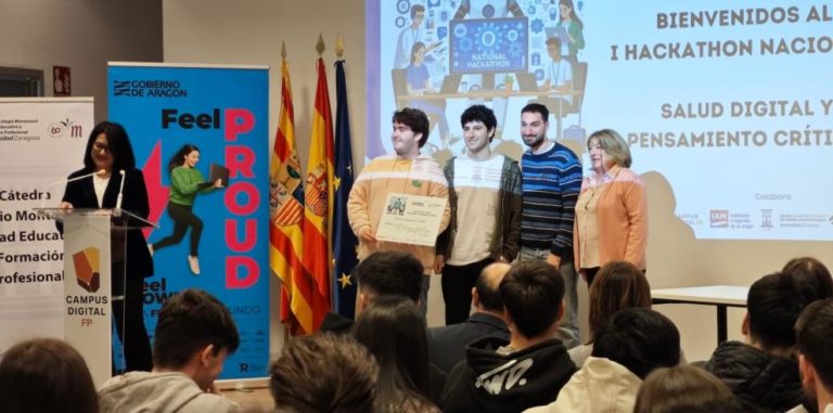 Cientos de estudiantes participan en el I Hackathon para combatir el acoso en redes sociales