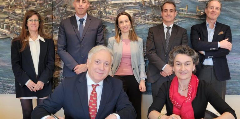 Aragón y Valencia firman acuerdo para potenciar autopista ferroviaria hacia el puerto más grande de España