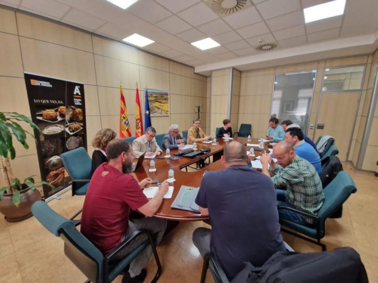 Javier Rincón se reúne con AEGA para abordar inquietudes del sector agrario en Aragón