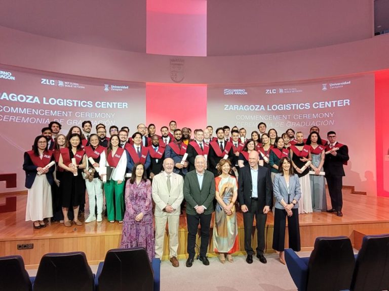 ZLC gradúa a 50 estudiantes de 23 nacionalidades en logística empresarial