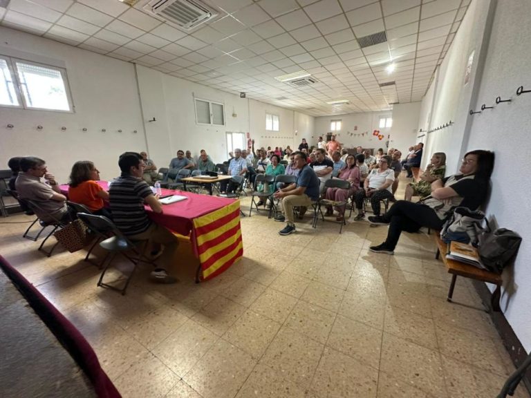 Técnicos de Agricultura y CITA se reúnen en Farlete para combatir la plaga de langosta