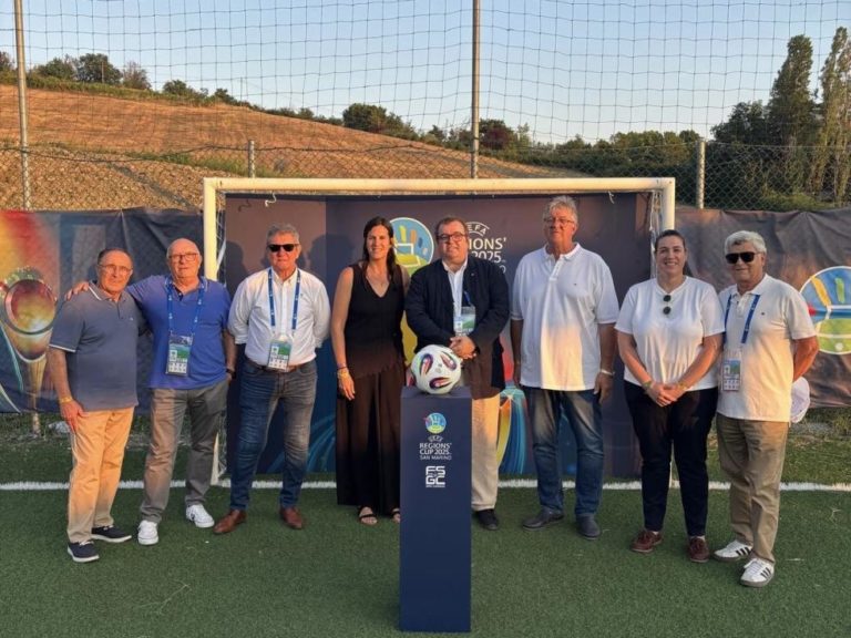 Cristina García apoya a la selección aragonesa en la final de la Copa de Regiones UEFA