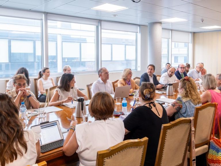 Sanidad en Aragón aprueba 1.318 plazas en nueva oferta de empleo público