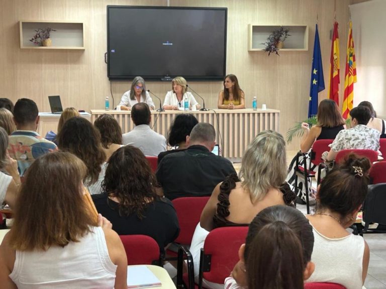 Tomasa Hernández destaca el papel del liderazgo en la educación durante las jornadas de AEDIPA en Zaragoza