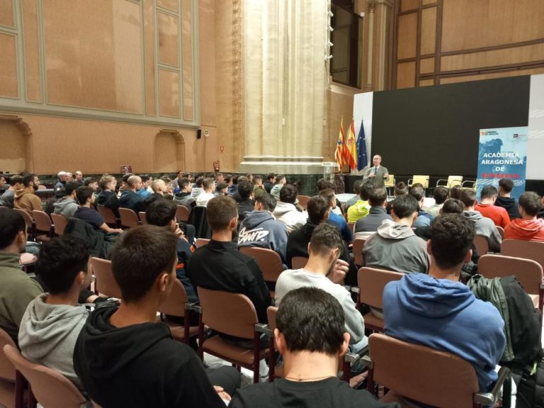 75 nuevos bomberos en prácticas comienzan su formación en la Academia Aragonesa de Bomberos