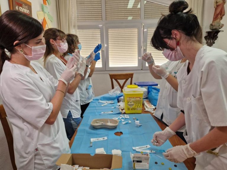 Comienza la campaña de vacunación contra gripe, covid y VRS en residencias de Aragón