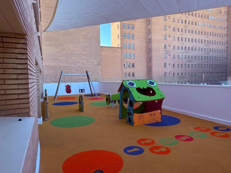Inauguran terraza de juegos en el Hospital Materno Infantil de Zaragoza para niños hospitalizados