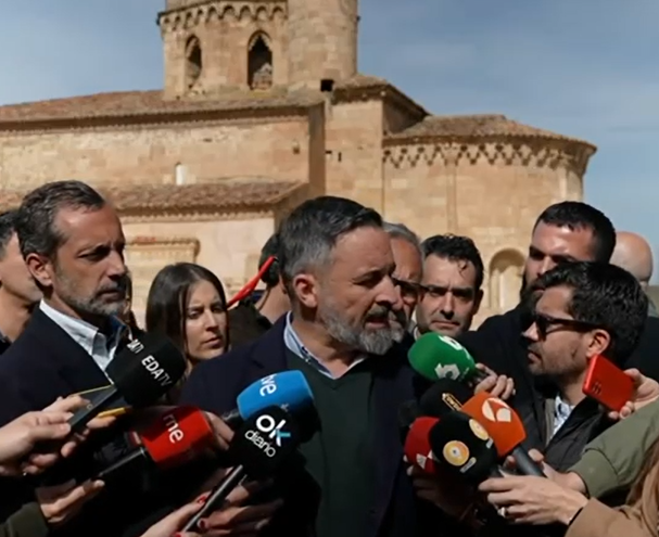 Abascal endurece sus condiciones al PP: “No nos salimos de unos gobiernos para investir a otro que haga exactamente lo mismo”