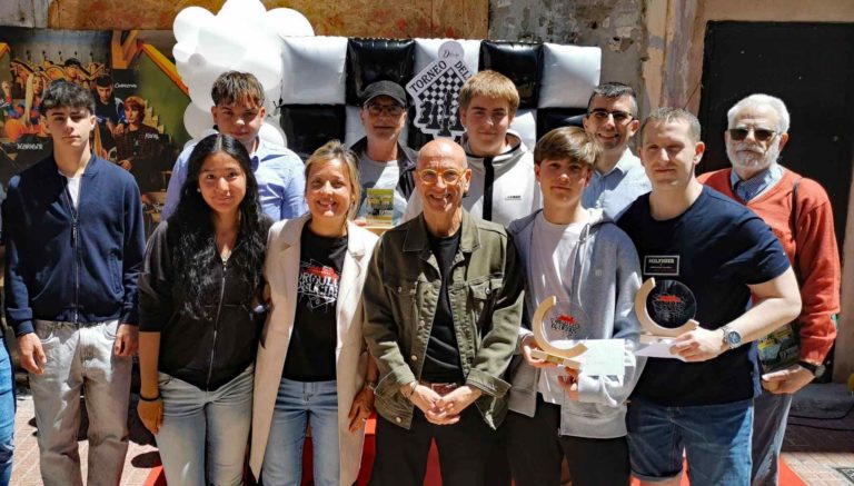 Zaragoza celebra su primer torneo de ajedrez al aire libre con gran participación