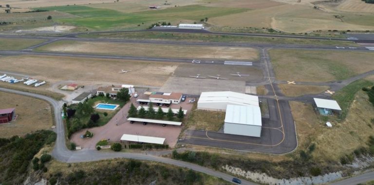 Turismo de Aragón adjudica la construcción de un nuevo hangar en Santa Cilia